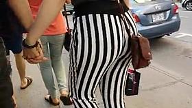 Candid thick pawg loose pants jiggle