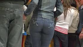 Candid video shows a gorgeous hot woman in tight blue jeans.