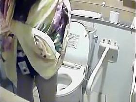 Girls peeing in dormitory toilet