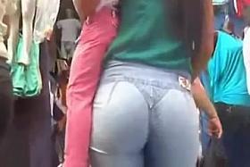 Perfect big booty in blue jeans got in a street candid video