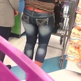 GORGEOUS BUTT IN JEANS