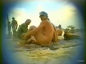 Public video: beach blow job
