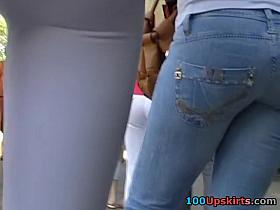 Leggins squeeze in a bottom-up