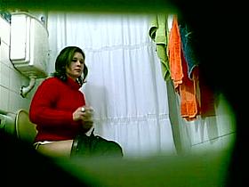 Pretty brunette MILF peeing on the spy camera in a toilet