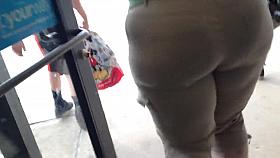 mom with a big chunky ass