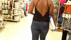 Ebony Beauty Showing Her Sexy Back Off.