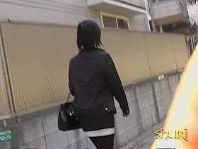 Boob sharking shows a lovely Japanese chick on the street