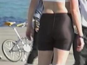 Girl has ridden the bicycle and showed the candid shorts ass 06zb