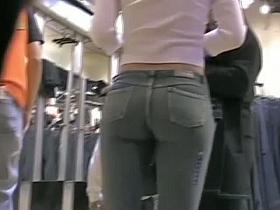 Gorgeous amateur asian ass in jeans