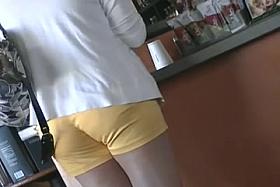 nice ass in yellow shorts