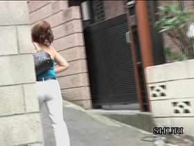 Chubby Asian lady experienced sharking shuri in that street