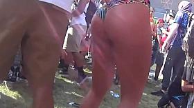 Super hot festival bikini ass dancing and jiggling !