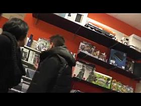 Geile Schnecke im Spieleladen - Hot Babe in Game Shop