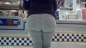 Thick Mall Booty in Jeans