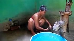 desi village bhabhi najmi washing clothes 1
