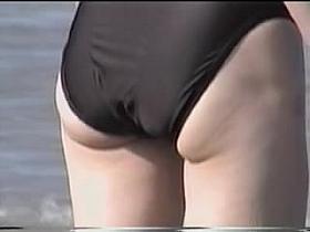 Man approached amateur and shot her candid ass on beach 06zl