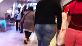 Ass voyeur 27 - Jean big booty and sport pants VPL