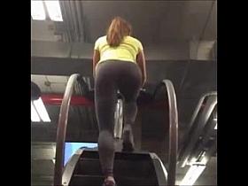TIGHT HOT WORKOUT ASS IN LEGGINGS