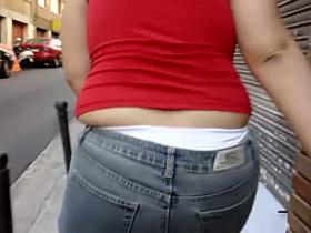 Chubby chick in tight jeans walks the street before a candid cam