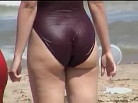 Candid big ass of amateur fem is shot on the beach 06p