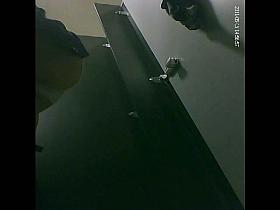 Dark changing room still lets you enjoy amateur on spy cam