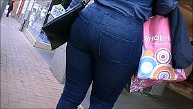 Candid big round teen ass in jeans