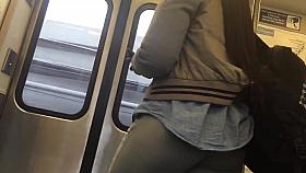 PHAT ASSED COLLEGE STUDENT ON SEPTA TRAIN