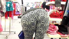 Juicy Jiggly Big Black Ass Bending At Sears. . .