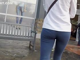 Fit young ass in blue tights