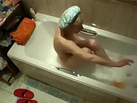Mother caught masturbating in a bathtub