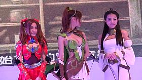 Fresh Japanese cosplayers give downblouse view