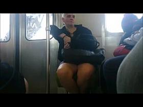 otra abuela pierrnuda en el metro