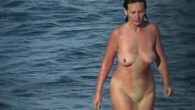 LOOK HER AGELESS BEAUTY (MATURE AT THE BEACH)
