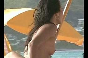 Filipina girl shows her nude body in this beach voyeur movie