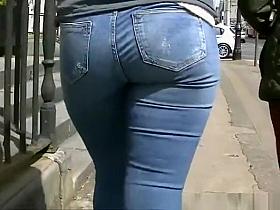 Candid teen ass in tight jeans