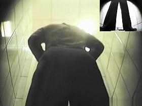 Big ass woman spied peeing