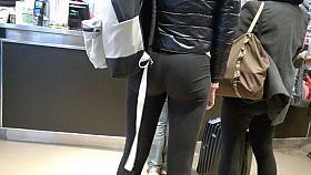 Good ass in legging 2