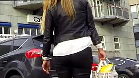 Candid - MILF With Great Ass In Tight Pants