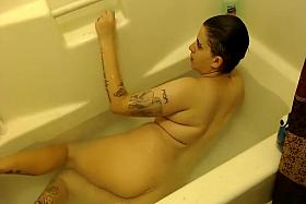 Sexy fart dyke lesbian Bubbly Bathtub Farting