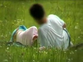 Horny couple caught in a park