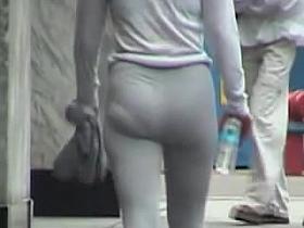Girl with candid ass is wearing the tight grey pants 03u