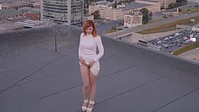 Jeny Smith public nudity on a roof top