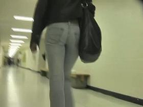 Candid voyeur on the hunt for a perfect ass in jeans.