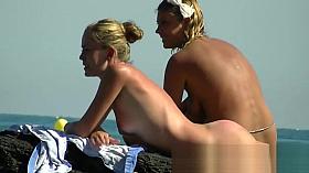 This nudist lady looks so hot on her knees voyeur cam