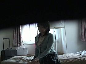 Hot spycam massage for amateur babe on the huge bed