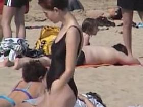 Amateur in sunglasses and candid bikini on beach 07za