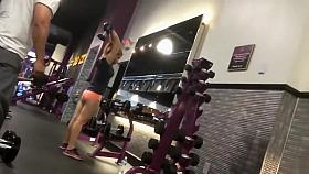 Gym babe with an ass worth ogling