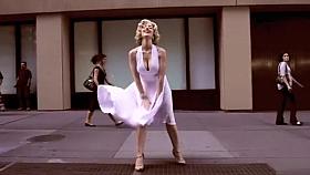 Marilyn Monroe lookalike in street upskirt video
