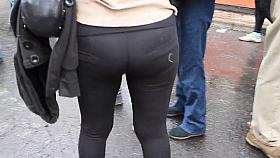 Ricos leggins negros en marcha