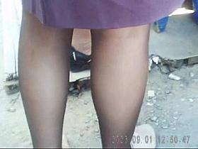 Mature legs in pantyhose! Amateur hidden cam!